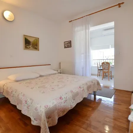 ゲストハウス Kos ロヴィニ